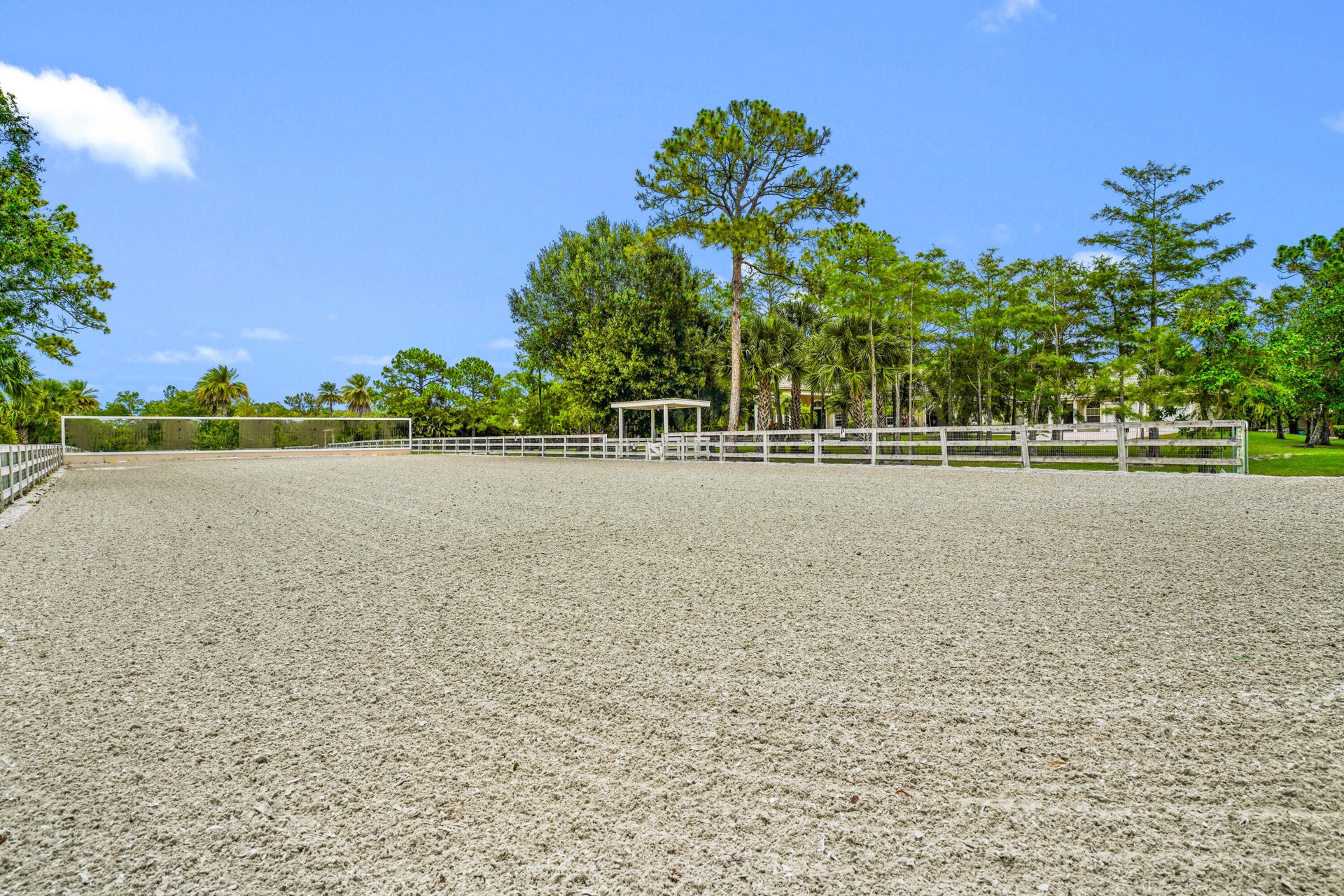 Arena with mirrors & covered viewing area.