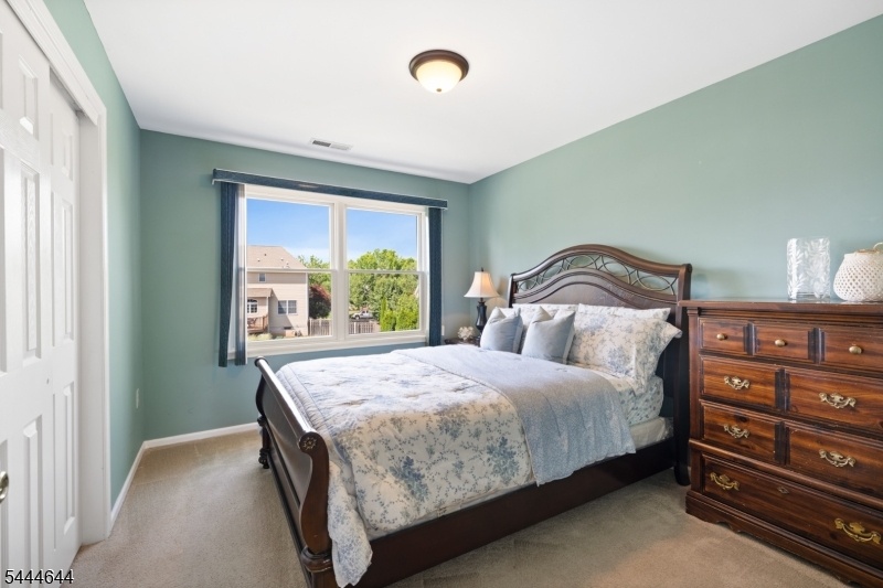 NEUTRAL CARPETING
