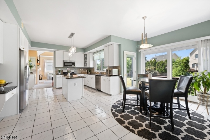 SUNLIT KITCHEN