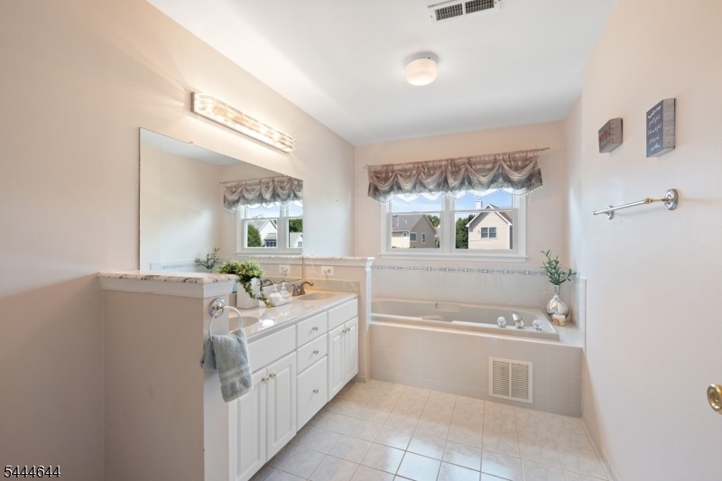 EN SUITE BATH