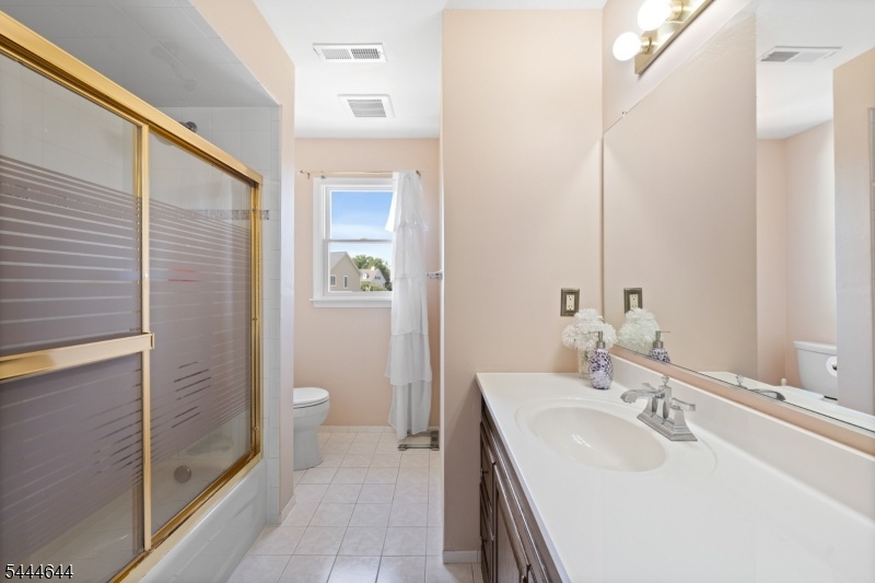 UPSTAIRS HALLWAY BATH