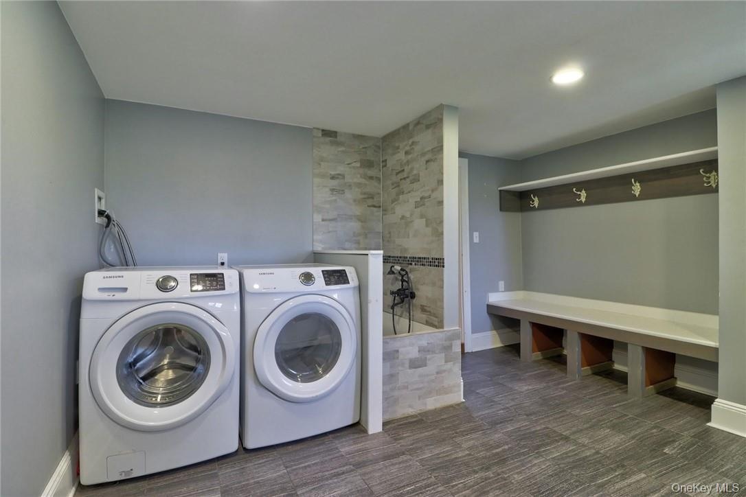97 LAUNDRY ROOM