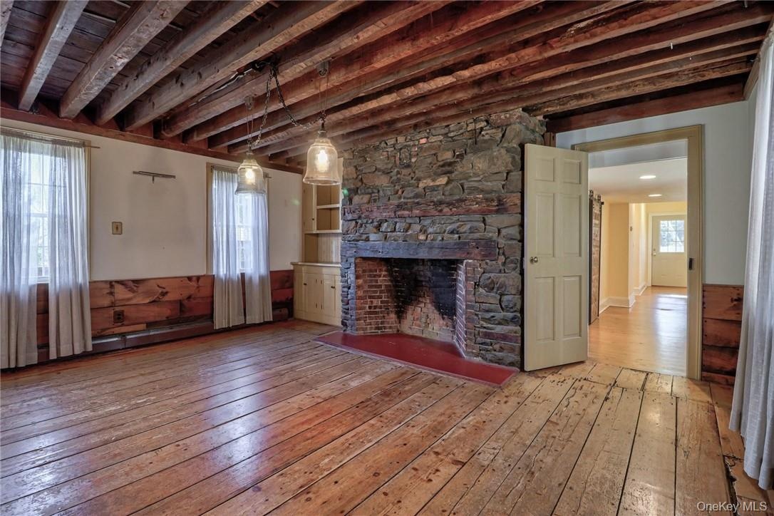 97 FAMILY ROOM