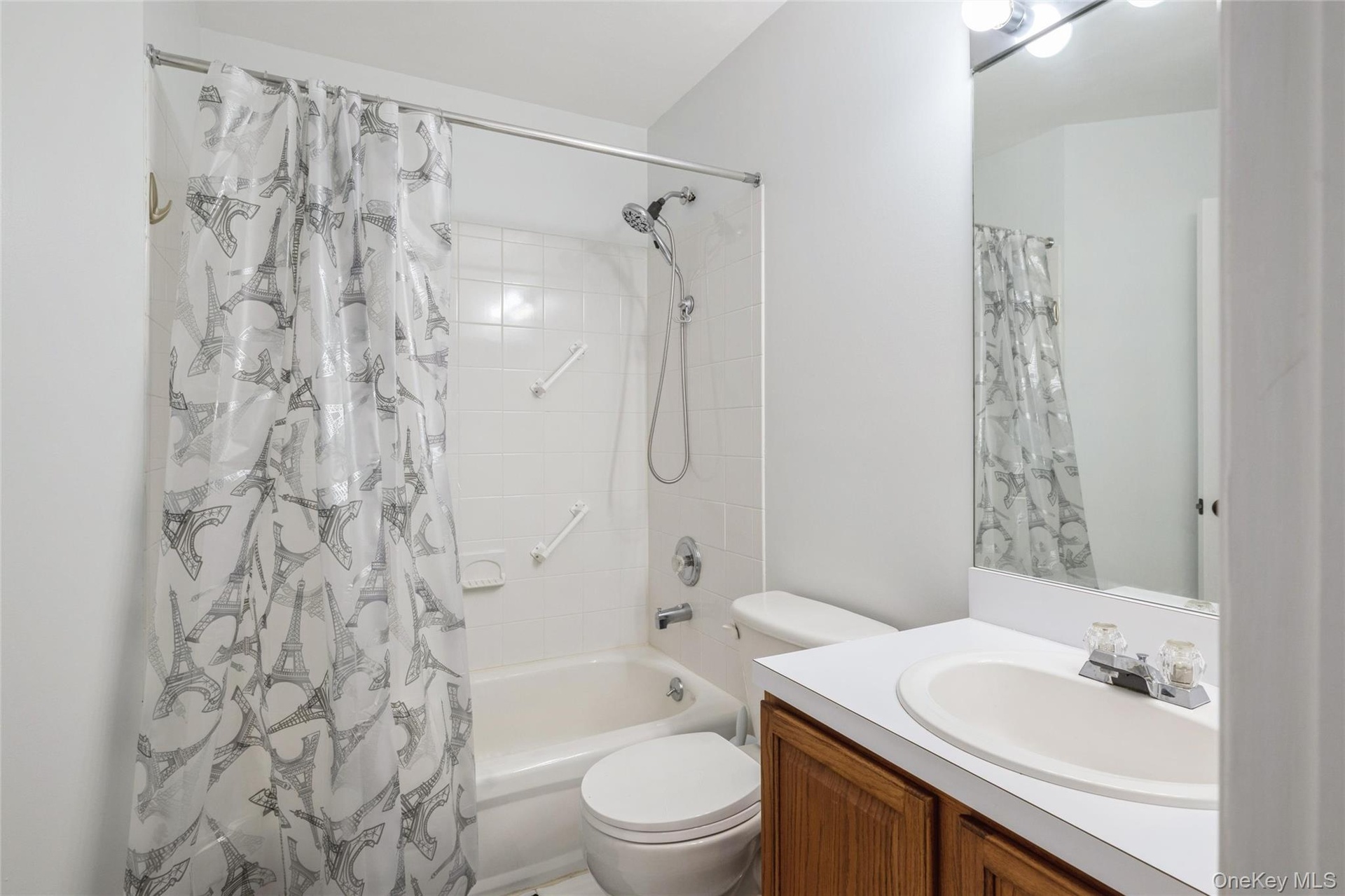 Dual entrance full bath