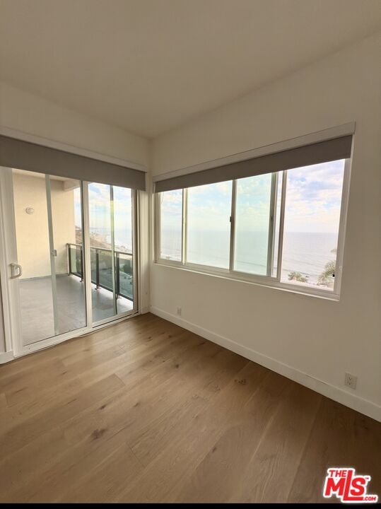 Primary bedroom-direct access