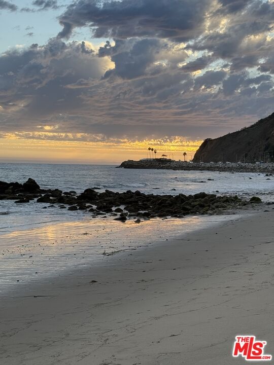 Beach 6 min walk