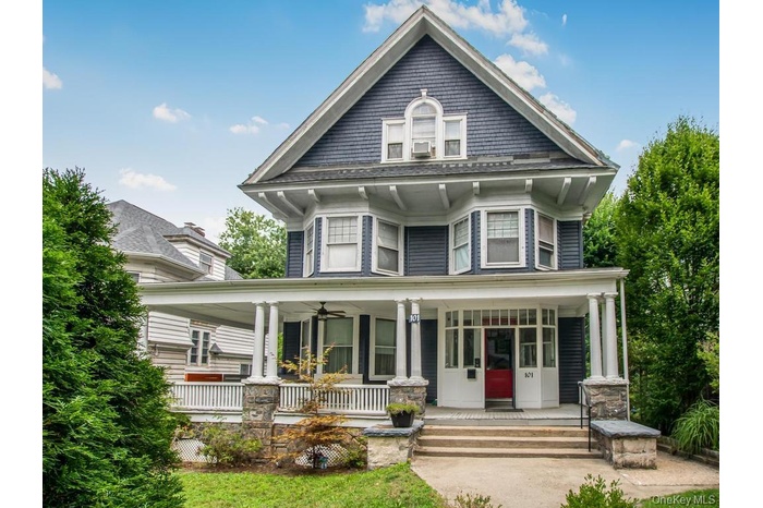 101 Belvedere DrLudlow ParkAntique Victiorian Home!