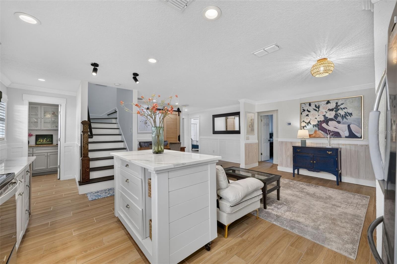 Large versitle kitchen/dining/living