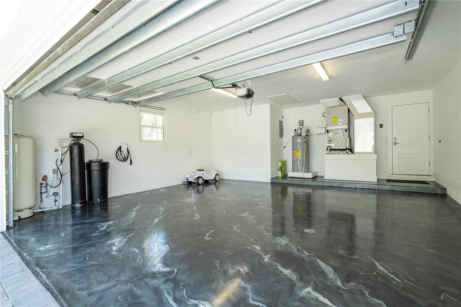 METTALIC EPOXY FLOORS