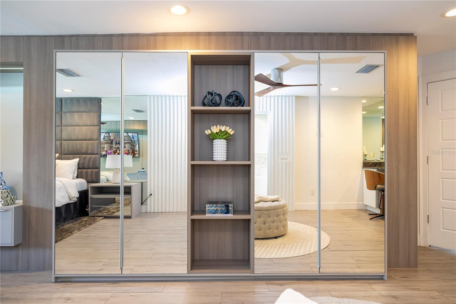 CUSTOM SHOE CLOSET