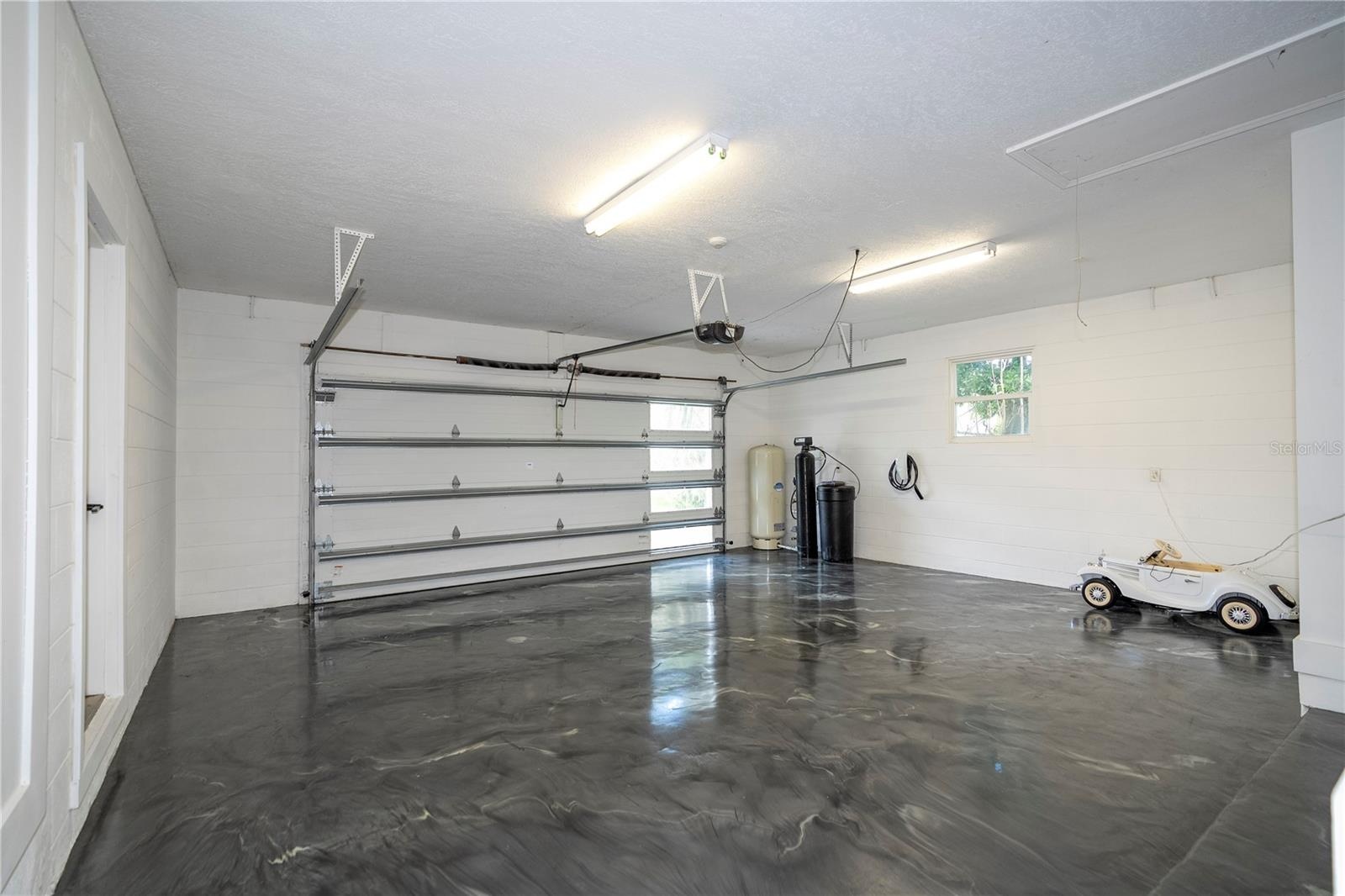 METTALIC EPOXY FLOORS