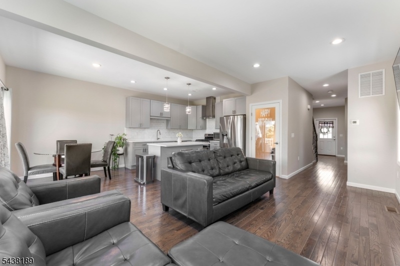 Open Cencept Living/Dining