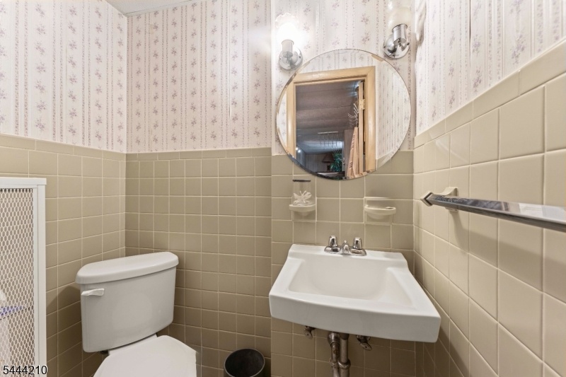 BATHROOM 3