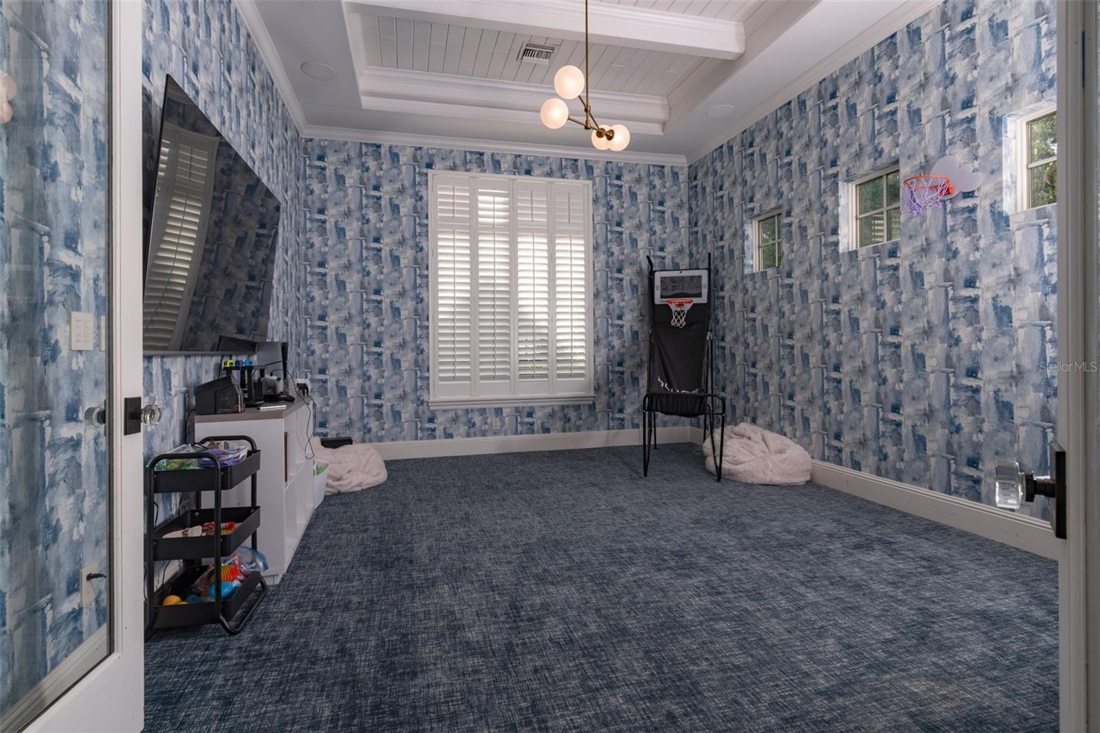 main level bonus room
