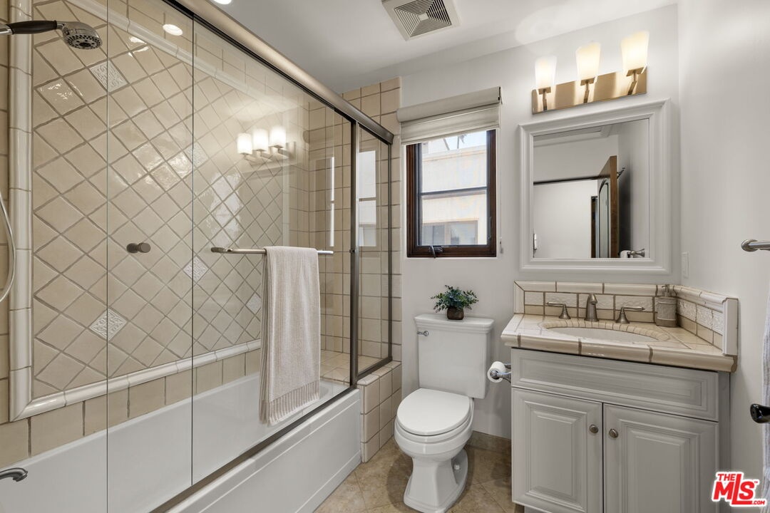 2nd Floor Bathroom