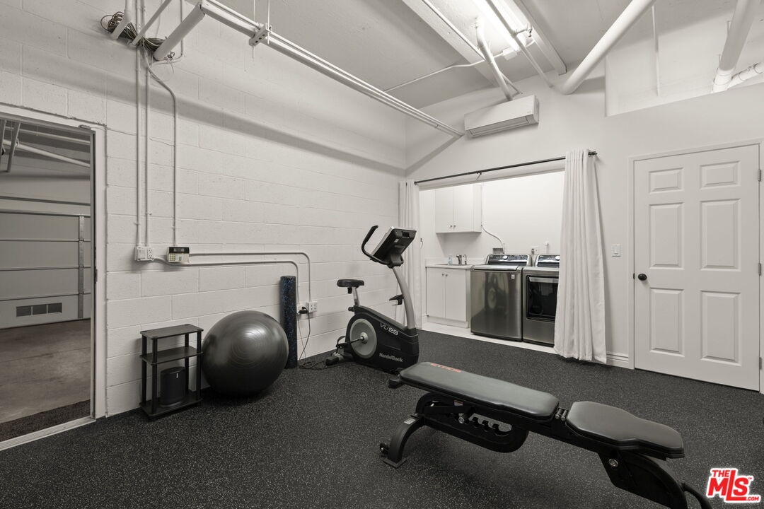 Flex Room with Laundry
