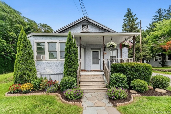 Virtually staged front garden