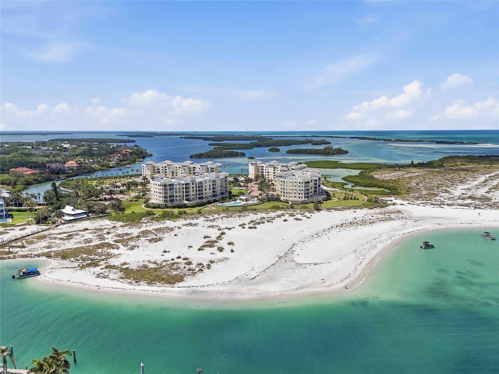 Stunning shoreline and turquoise Gulf waters.  WALK SHELL KEY! SEE SEA TURTLES!