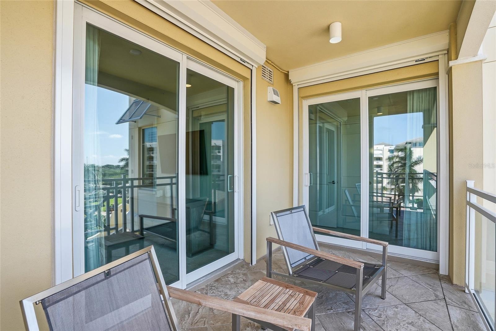 Second balcony with direct access from the guest rooms