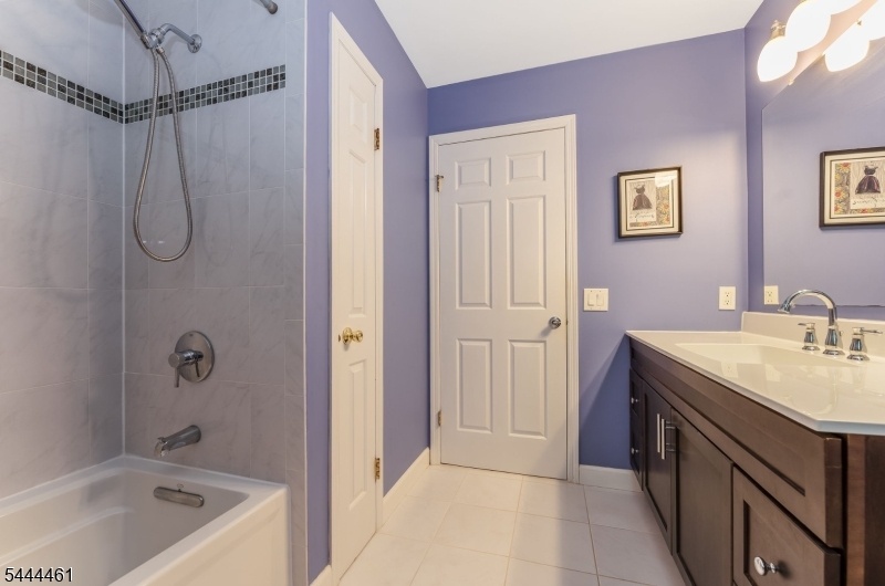 2nd Fl Hall Bath