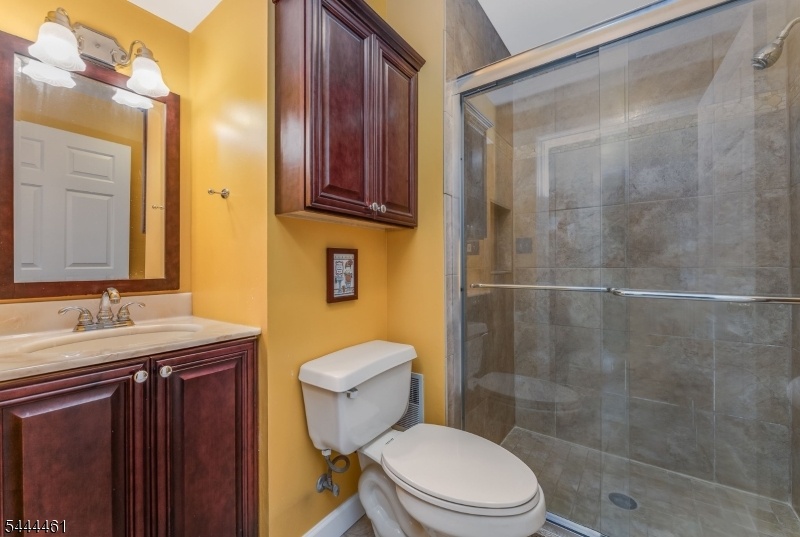 1st Fl Bathroom