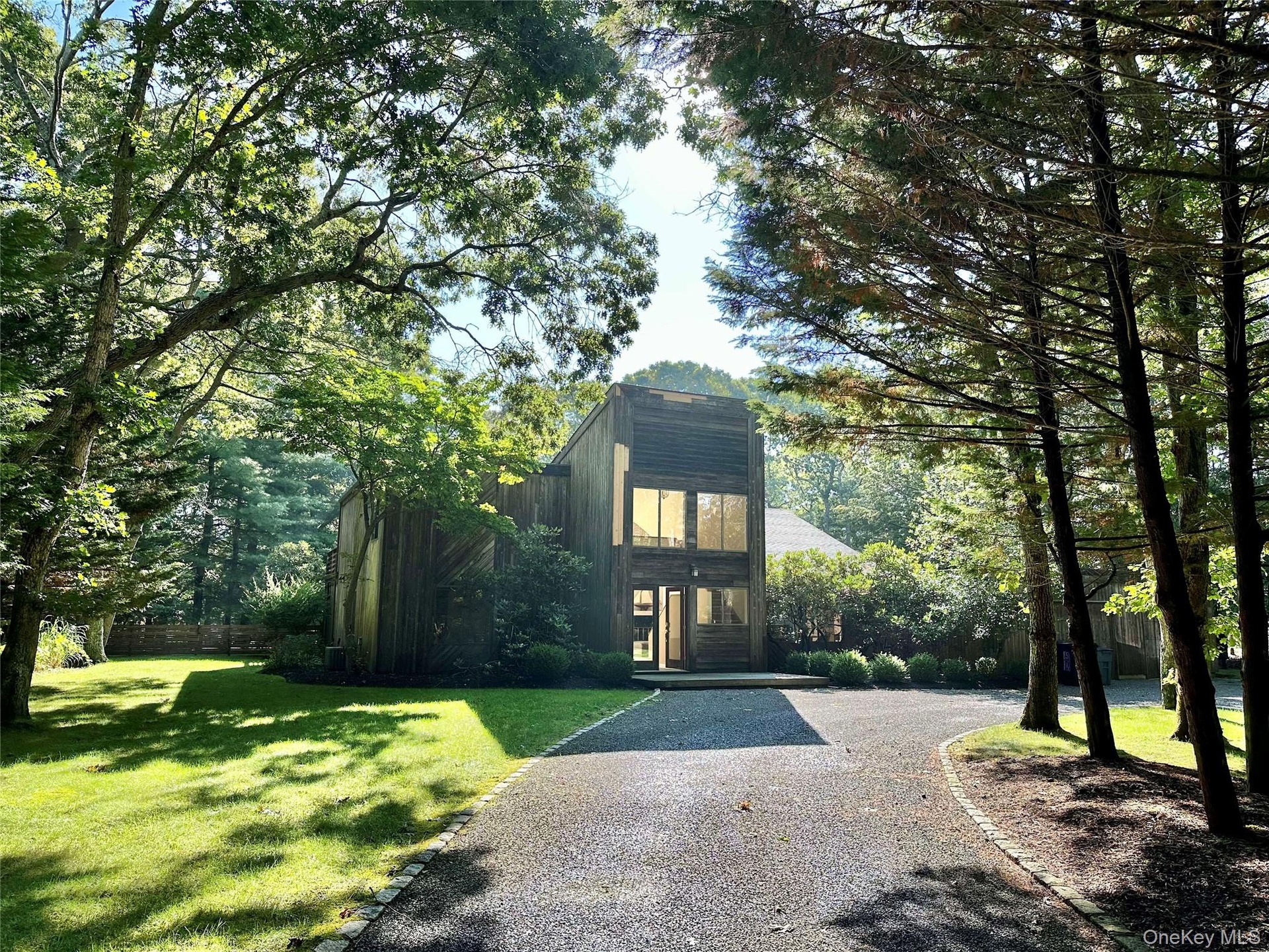 View of front facade with a front yard
