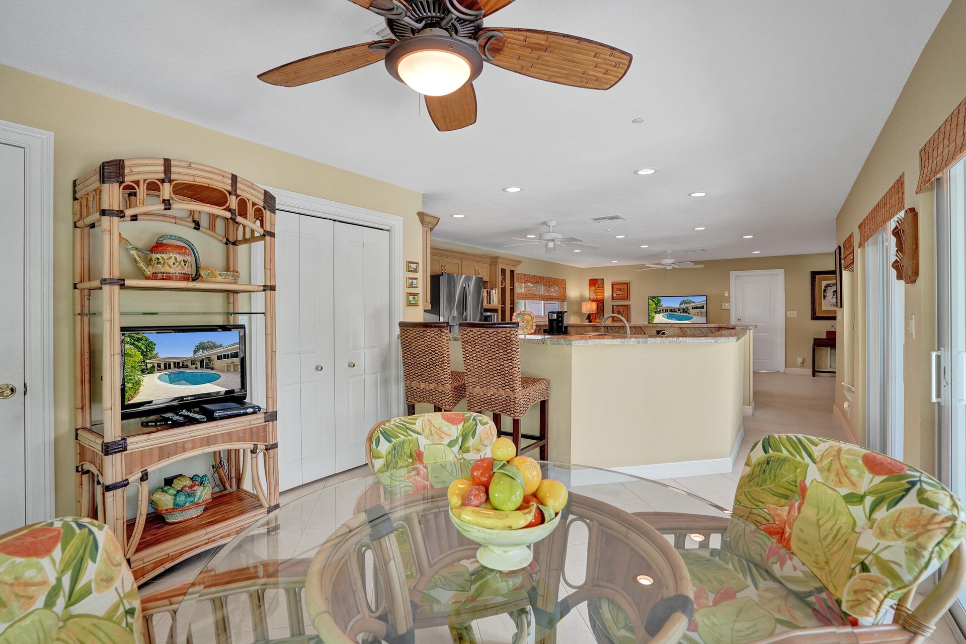 Breakfast Nook off of the kitchen