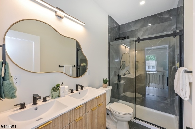 Second floor main bathroom