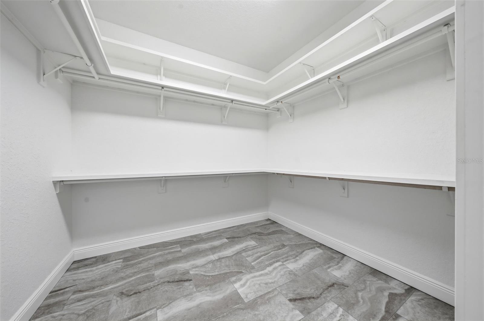 walk in closet 2