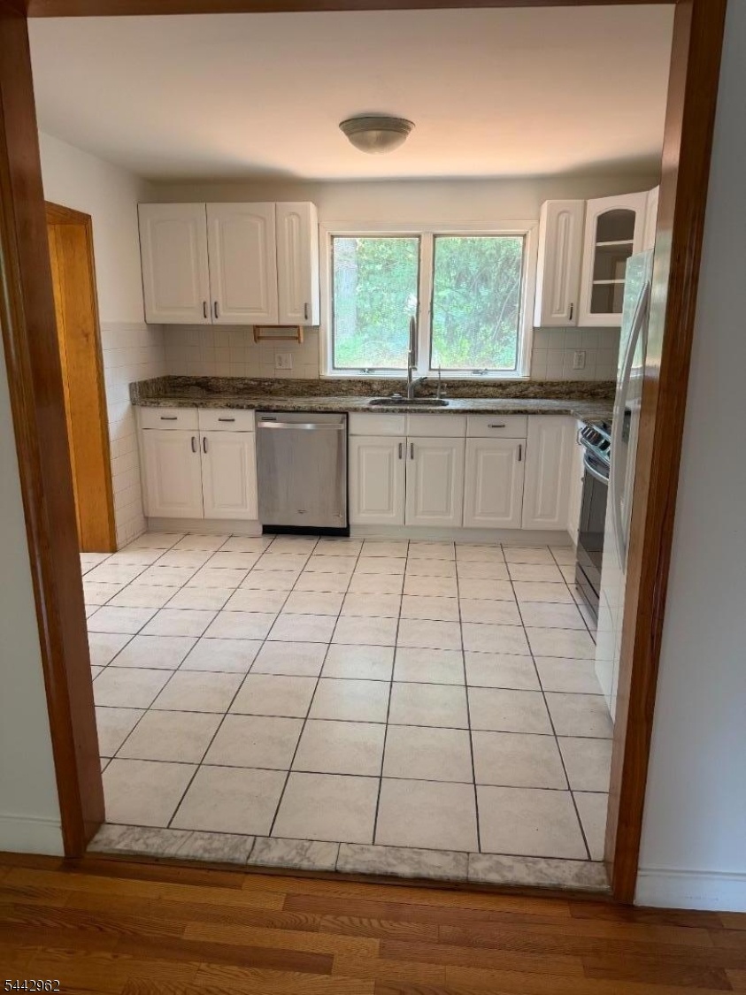KITCHEN VIEW FROM DR