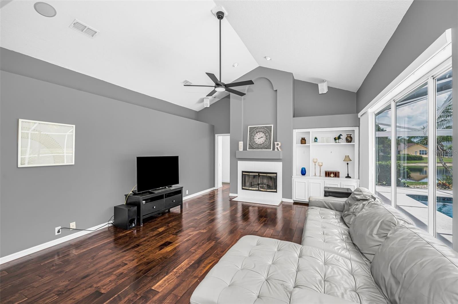Family Room w/built in bookshelves