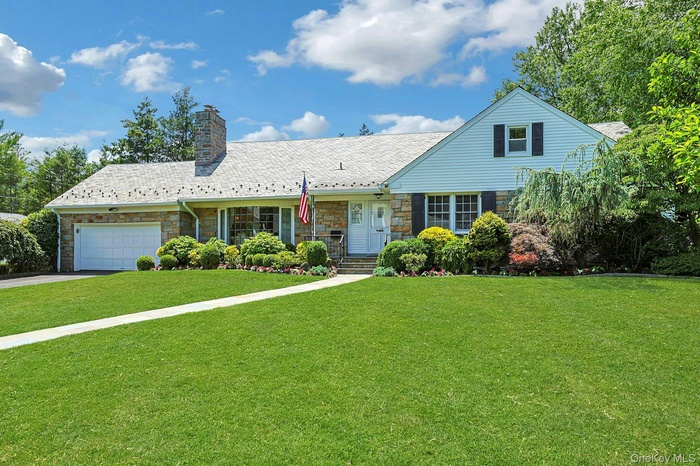Welcome to incredible 72 Brookfield!