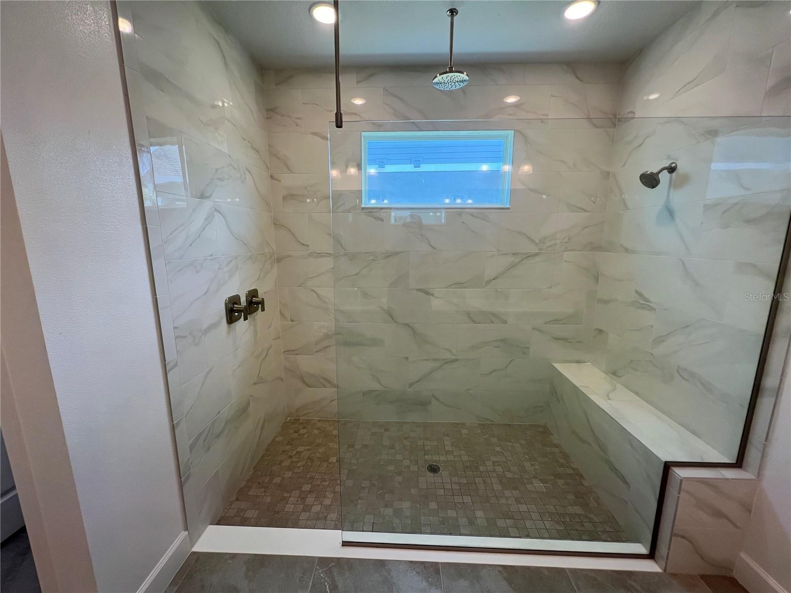 Shower with Railhead
