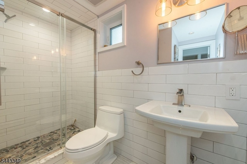 1st level full Bathroom