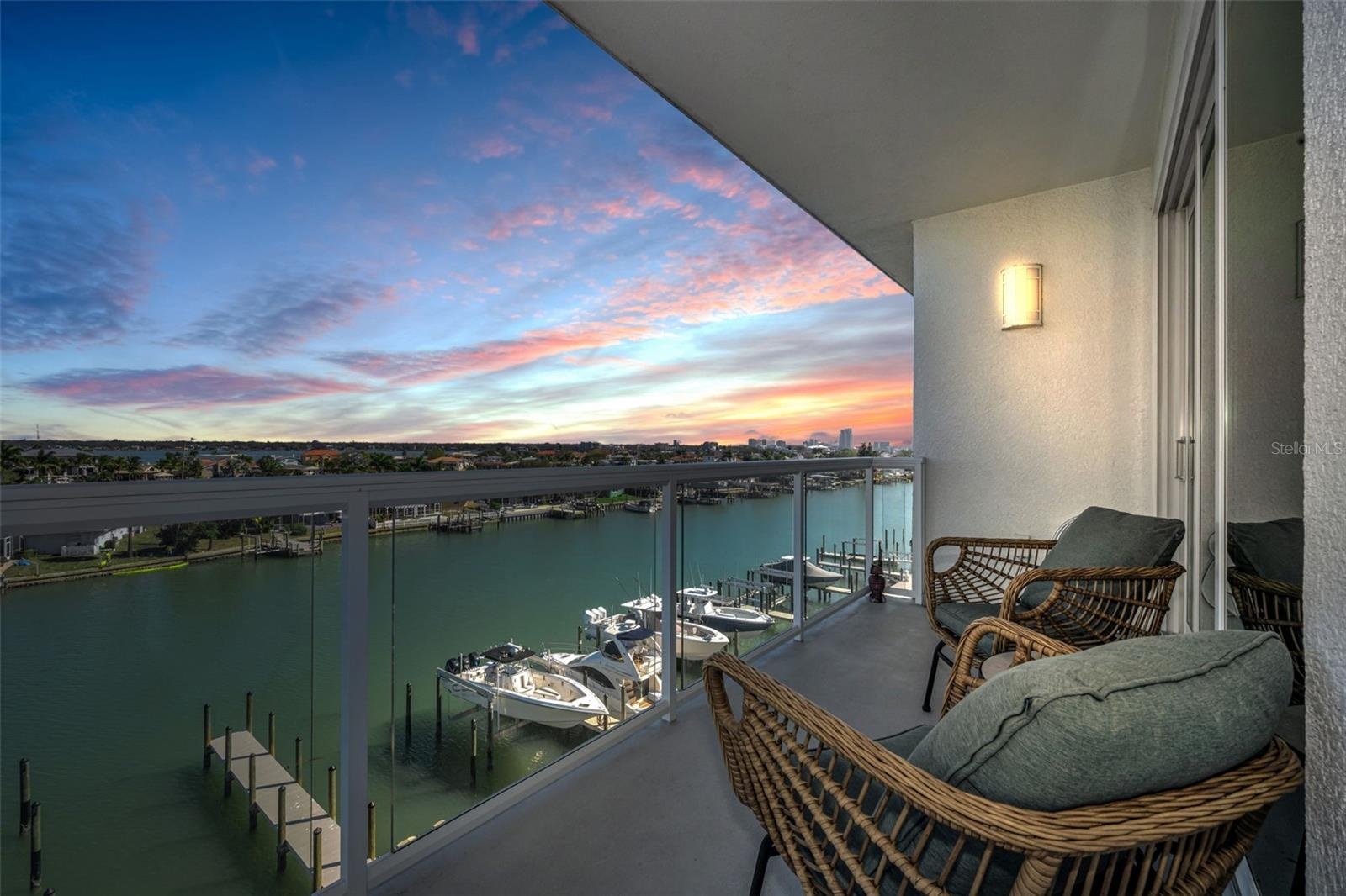 Corner penthouse unit