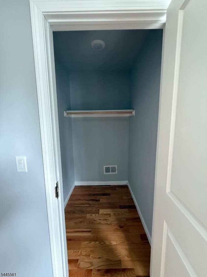 walk in Closet