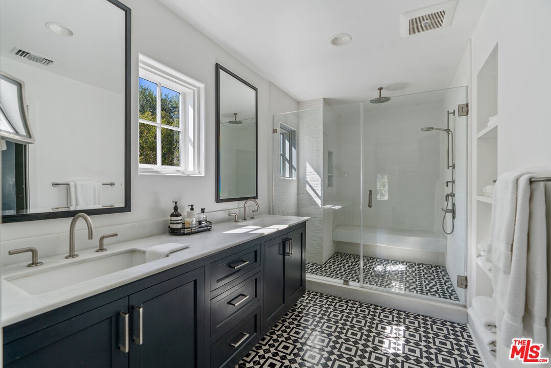 Luxurious Primary Bathroom