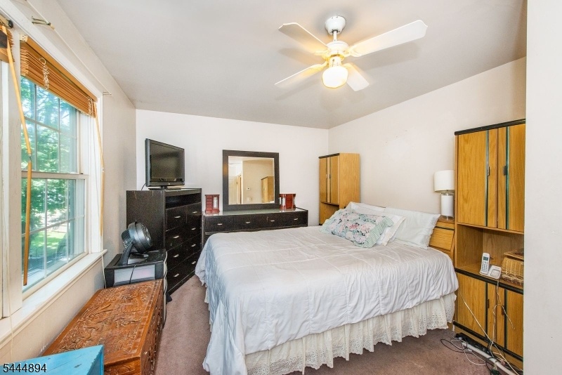 Primary vbedroom