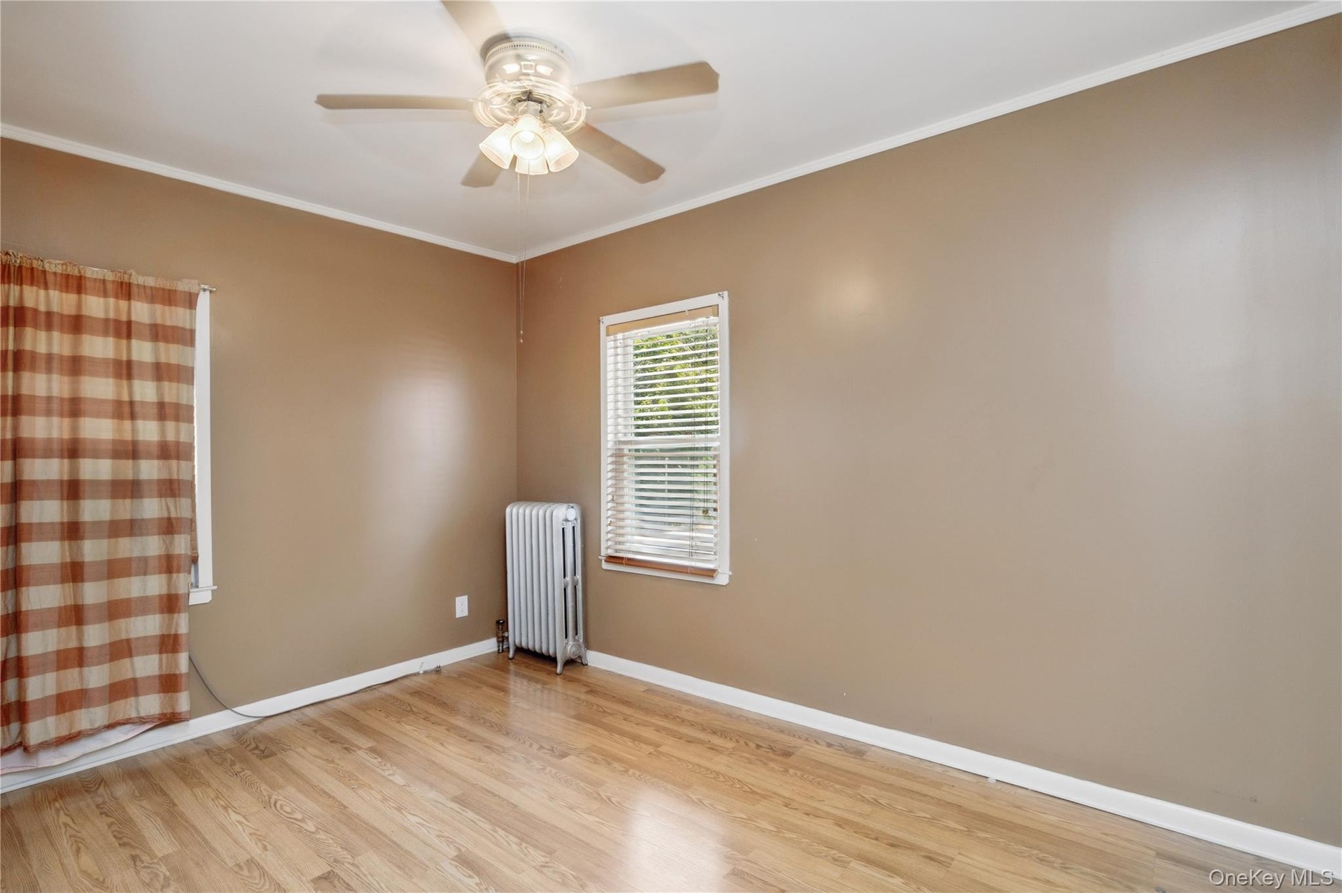 Front Bedroom approx 9x12