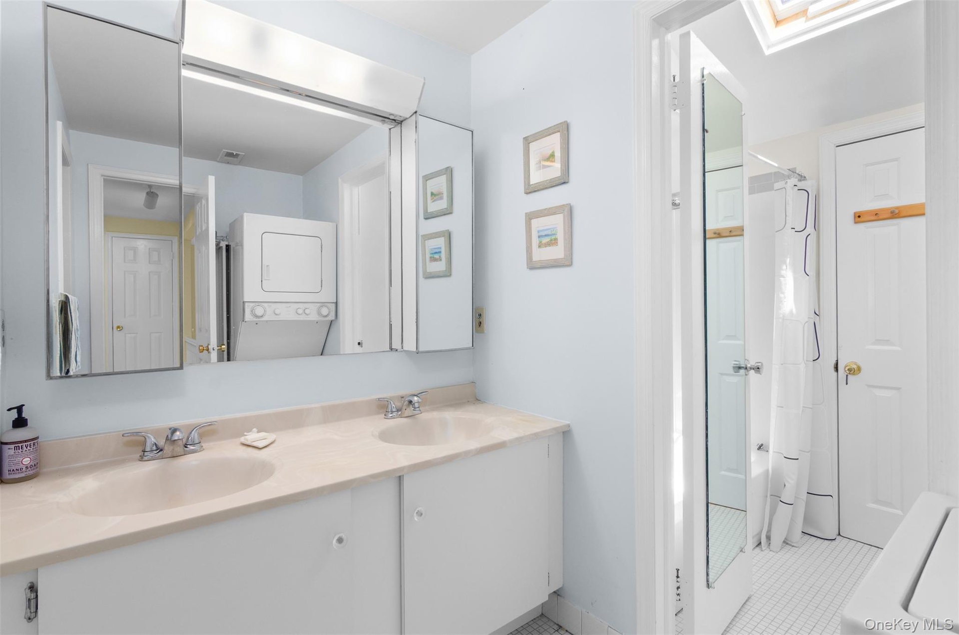 Shared bath on second floor