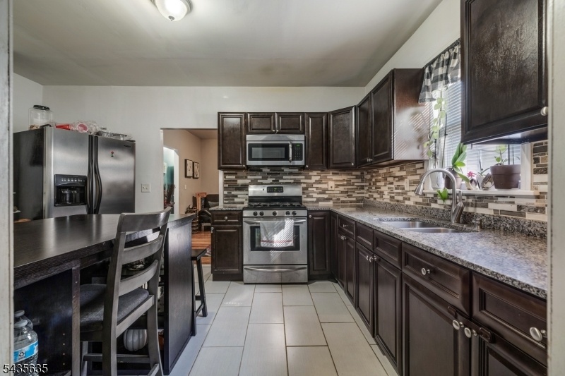 2nd Unit Eat-In kitchen