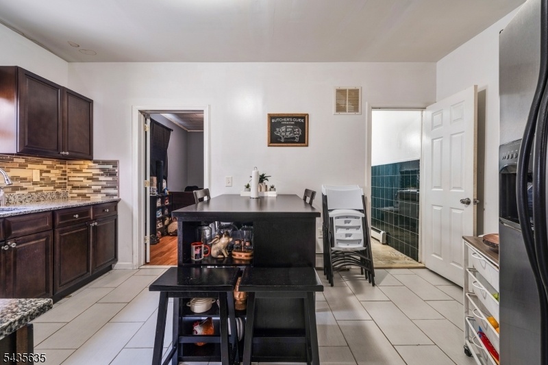 2nd Unit Eat-In kitchen