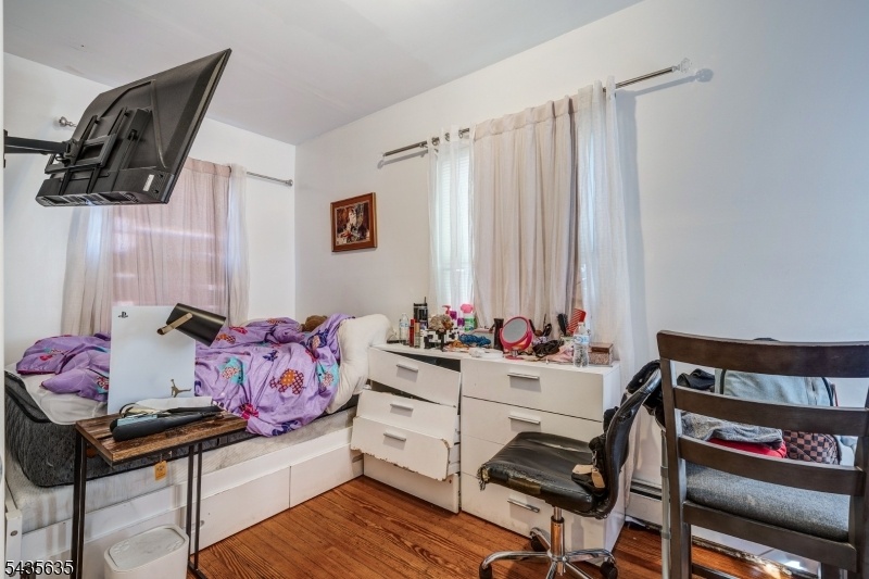 2nd Unit small bedroom/office
