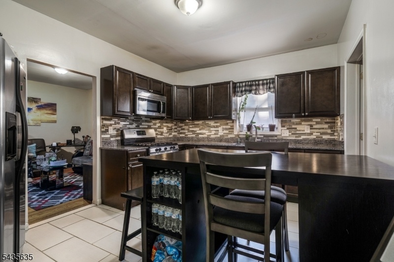 2nd Unit Eat-In Kitchen
