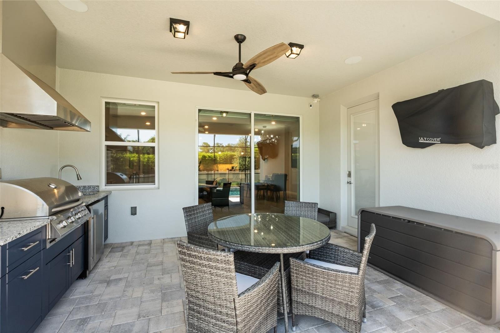 Outdoor kitchen