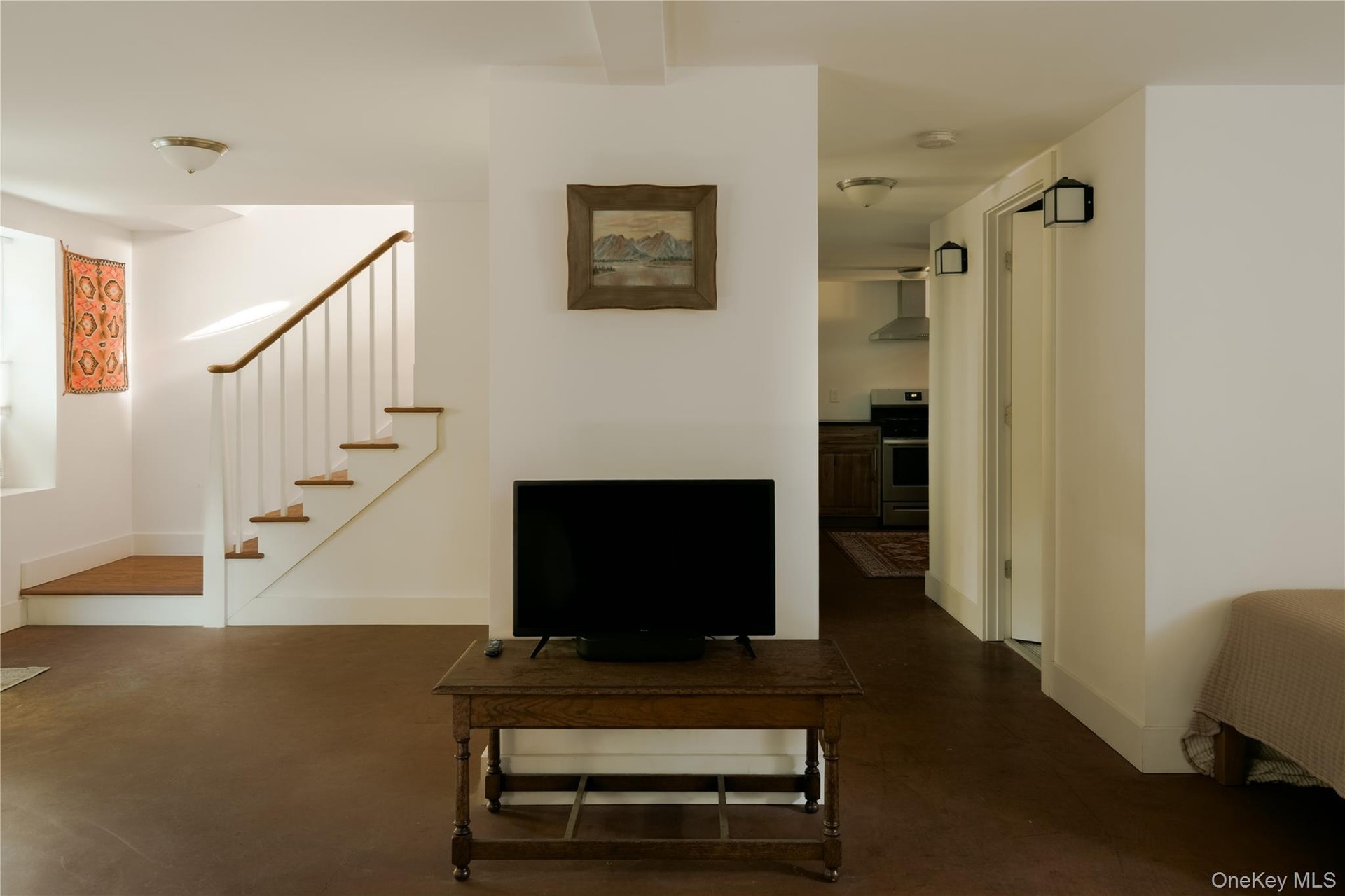 Exterior and interior access to lower level
