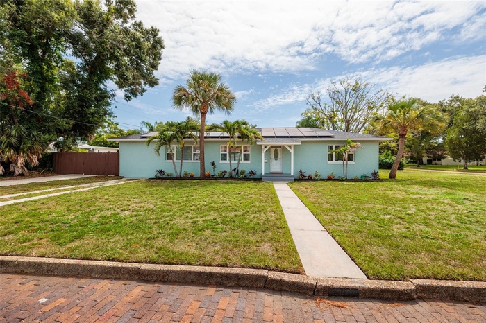 Welcome to your new home in Eagles Crest neighborhood! (Metal Roof:2018 A/C:2014)