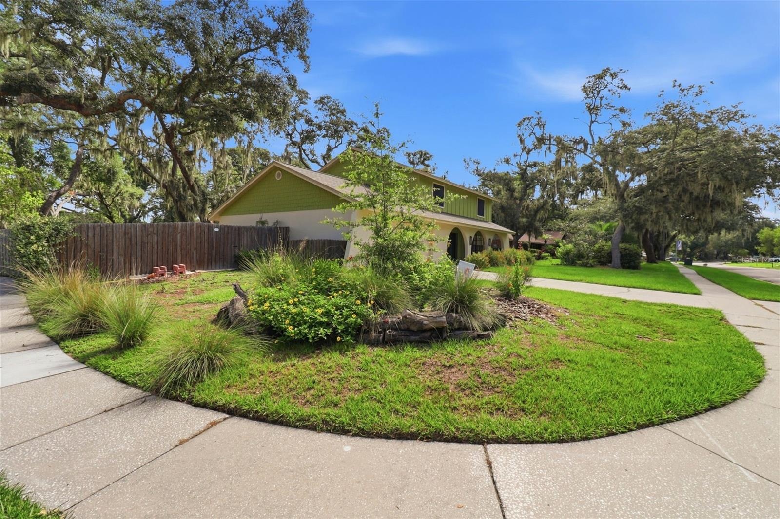 Walkable neighborhood with nice sidewalks