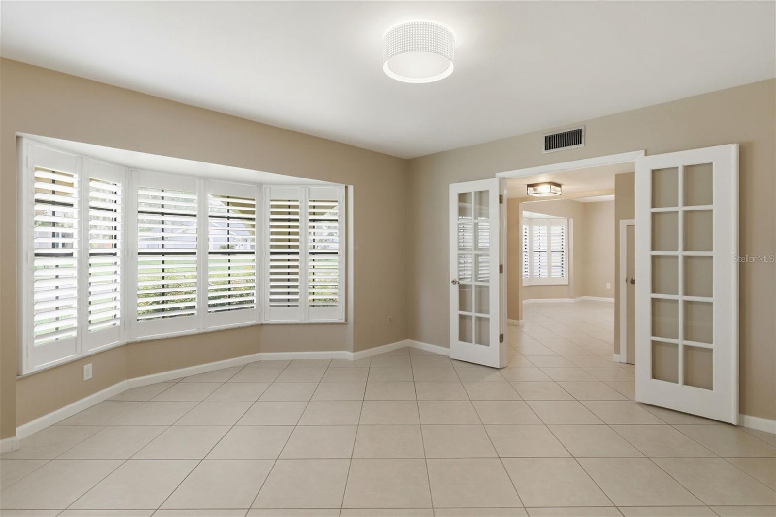 Office/flex space - looking into dining room and entryway