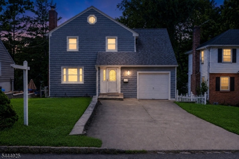 Front view - Night